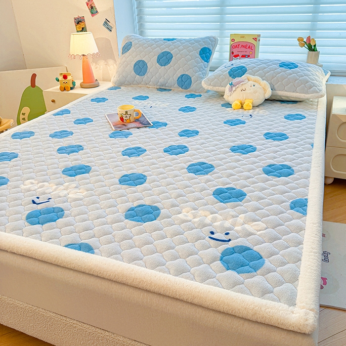 91家纺网 家纺一手货源 找家纺 喜居 2025新款高克重印花牛奶绒夹棉床褥床垫子褥子床护垫 波点微笑