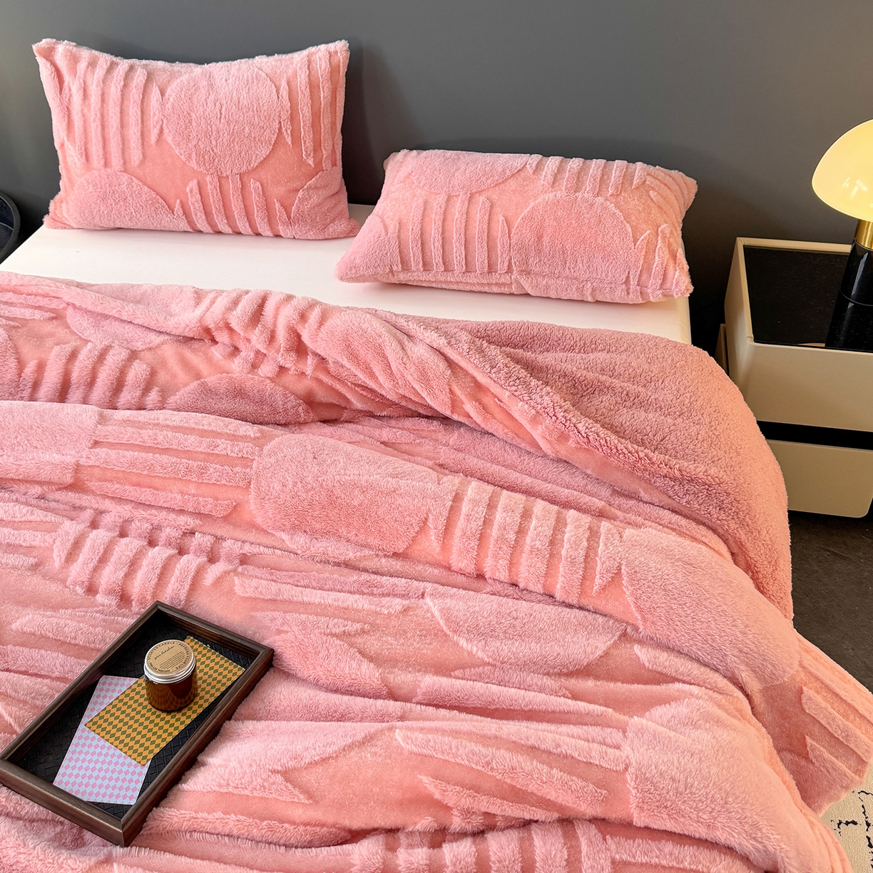 91家纺网 家纺一手货源 找家纺 （总）枋梢家纺 2025新款亮丝兔毛绒兔毛提花北欧几何羊羔绒 双层加厚保暖盖毯 居家午睡保暖毯