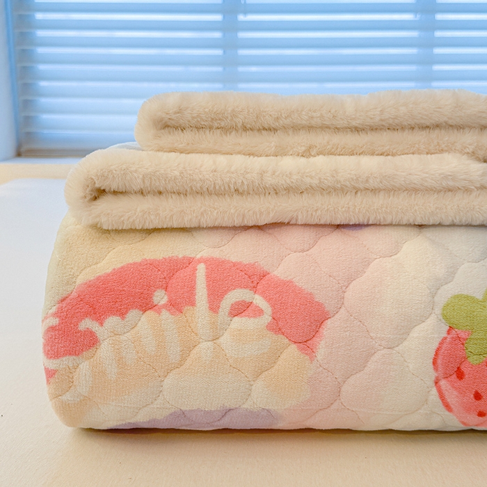 91家纺网 家纺一手货源 找家纺 喜居 2025新款高克重印花牛奶绒夹棉床褥床垫子褥子床护垫 彩虹草莓