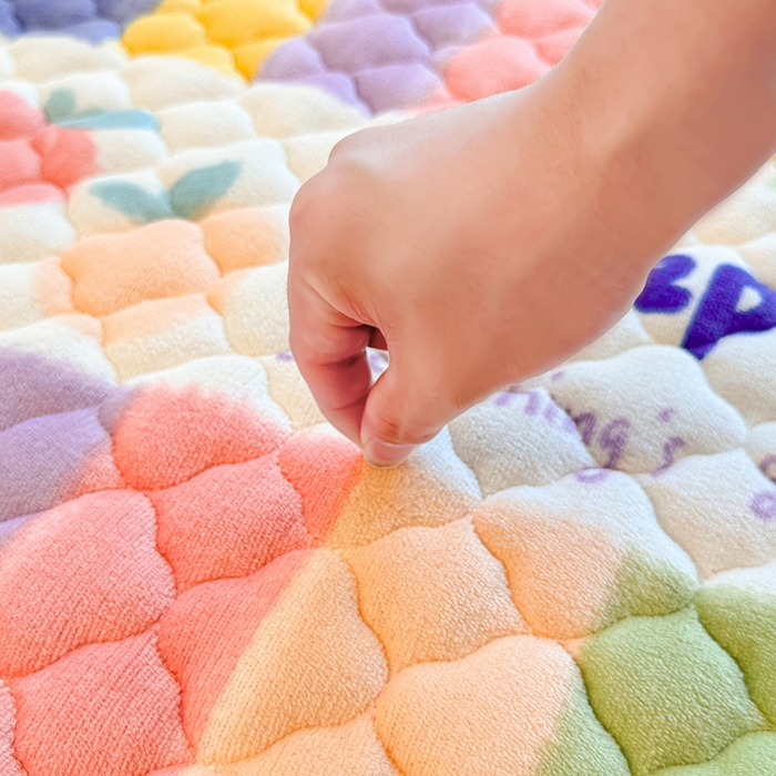 91家纺网 家纺一手货源 找家纺 喜居 2025新款高克重印花牛奶绒夹棉床褥床垫子褥子床护垫 彩虹桃子