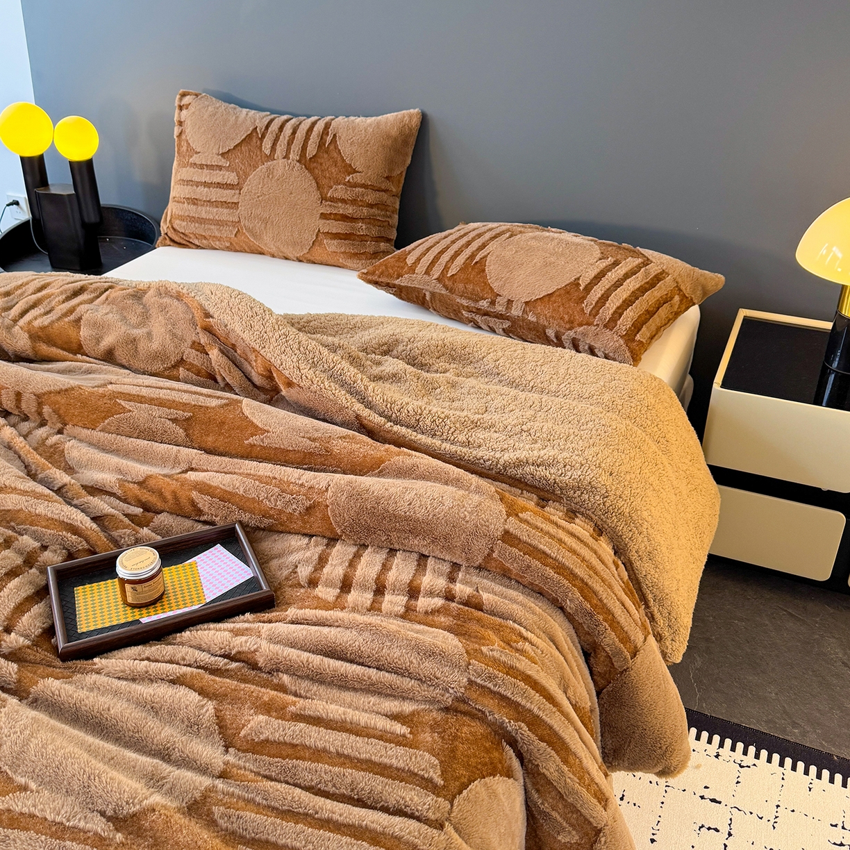 91家纺网 家纺一手货源 找家纺 枋梢家纺 2025新款亮丝兔毛绒兔毛提花北欧几何羊羔绒 双层加厚保暖盖毯 居家午睡保暖毯 几何-咖色