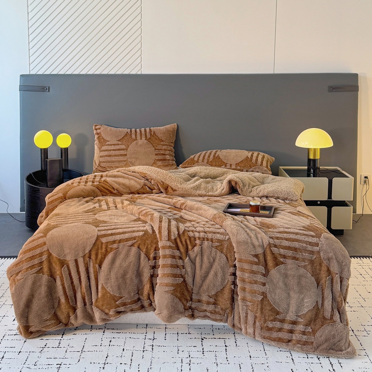 91家纺网 家纺一手货源 找家纺 枋梢家纺 2025新款亮丝兔毛绒兔毛提花北欧几何羊羔绒 双层加厚保暖盖毯 居家午睡保暖毯 几何-咖色