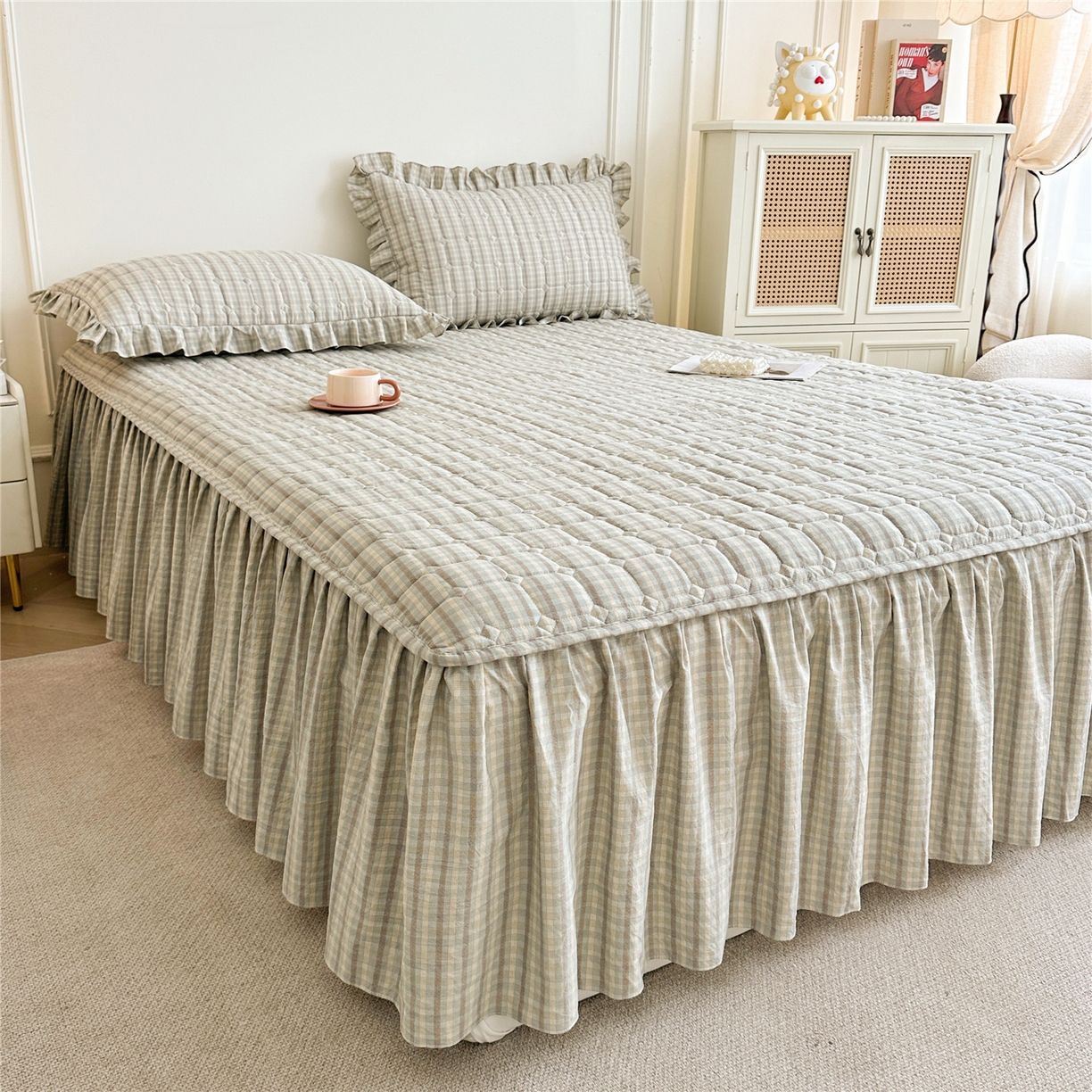 91家纺网 家纺一手货源 找家纺 十个点家纺 2025新款加厚磨毛木棉床裙三件套-格小格系列 格小格-绿