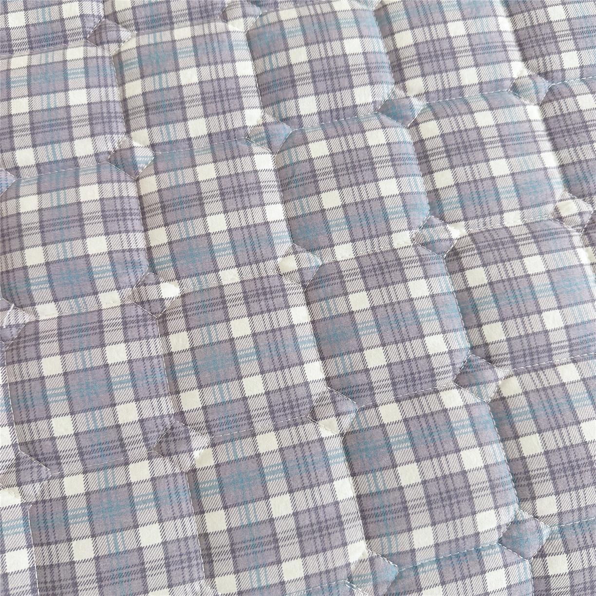 91家纺网 家纺一手货源 找家纺 十个点家纺 2025新款加厚磨毛木棉床裙三件套-格小格系列 格小格-兰