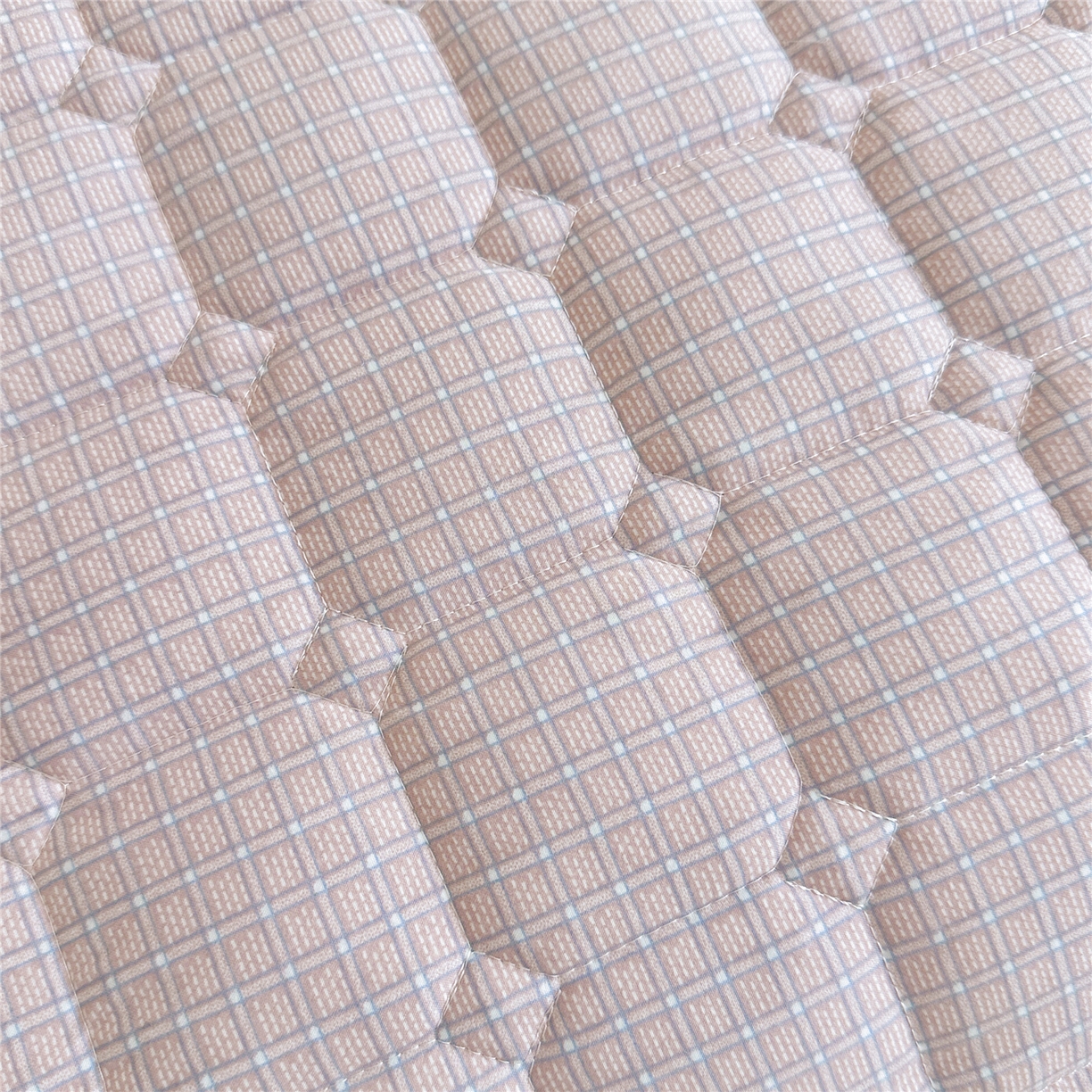 91家纺网 家纺一手货源 找家纺 十个点家纺 2025新款加厚磨毛木棉床裙三件套-格小格系列 格小格-玉