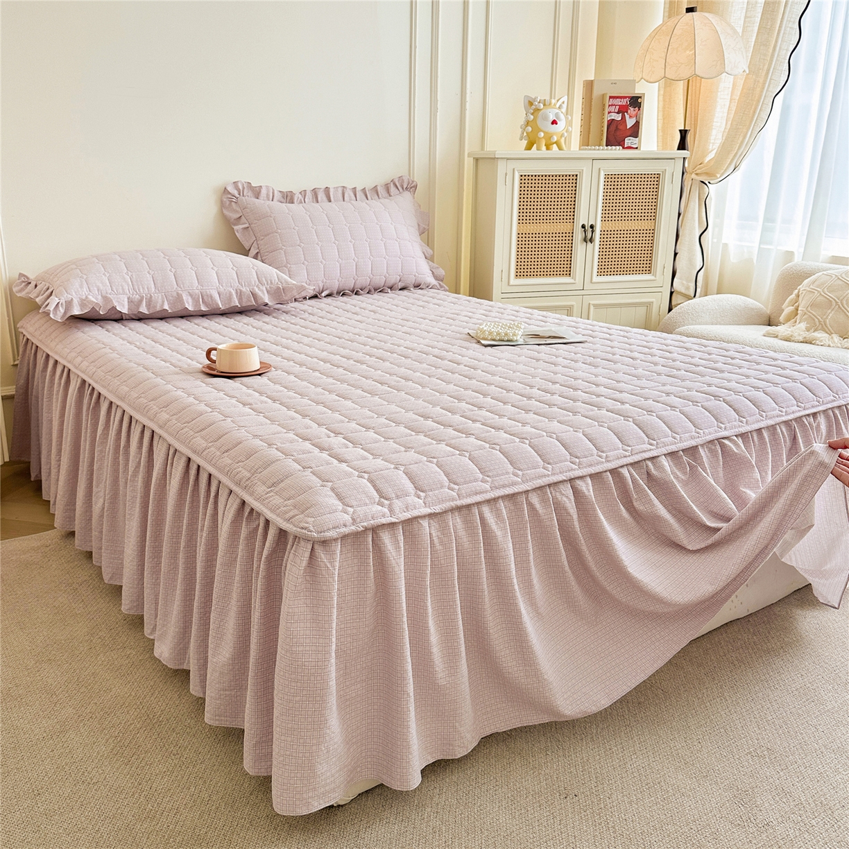 91家纺网 家纺一手货源 找家纺 十个点家纺 2025新款加厚磨毛木棉床裙三件套-格小格系列 格小格-玉