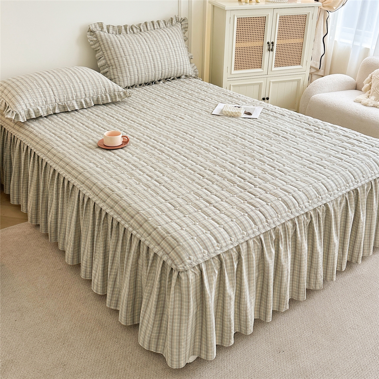 91家纺网 家纺一手货源 找家纺 十个点家纺 2025新款加厚磨毛木棉床裙三件套-格小格系列 格小格-绿