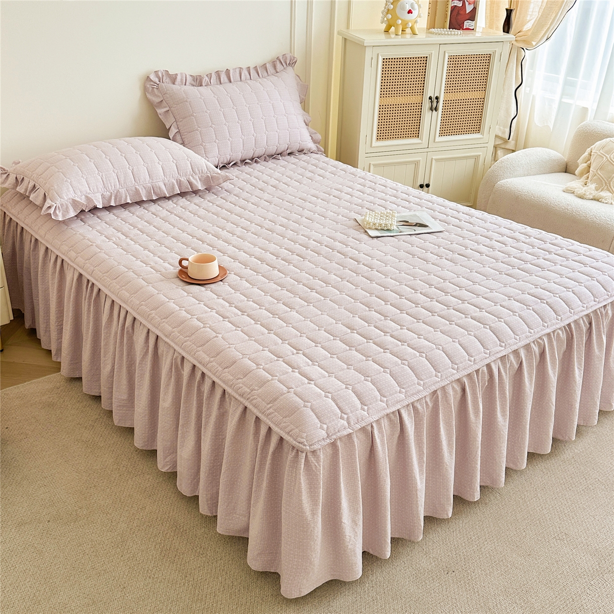 91家纺网 家纺一手货源 找家纺 十个点家纺 2025新款加厚磨毛木棉床裙三件套-格小格系列 格小格-玉