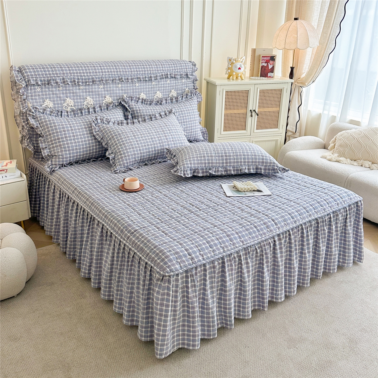 91家纺网 家纺一手货源 找家纺 十个点家纺 2025新款加厚磨毛木棉床裙三件套-格小格系列 格小格-兰