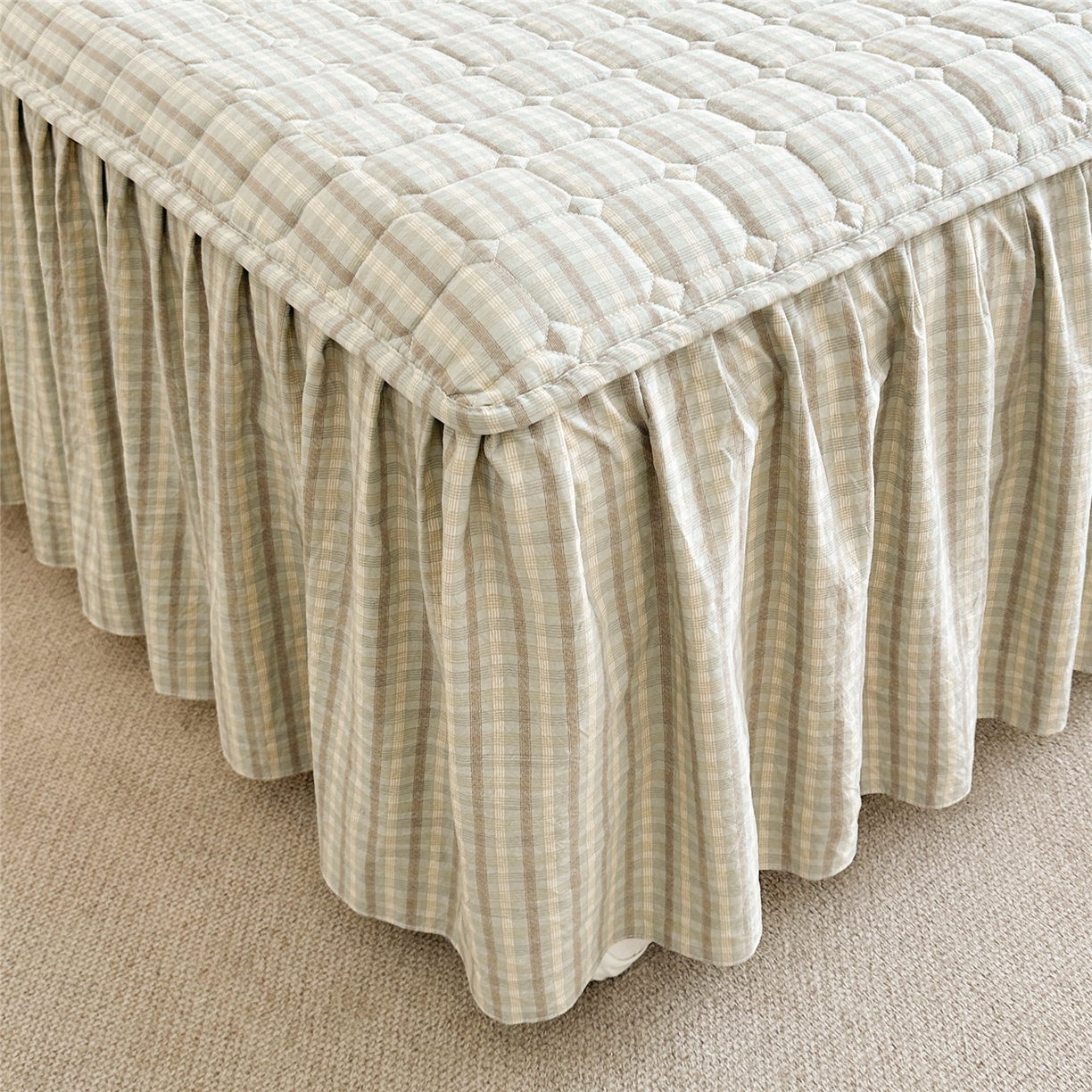 91家纺网 家纺一手货源 找家纺 十个点家纺 2025新款加厚磨毛木棉床裙三件套-格小格系列 格小格-绿