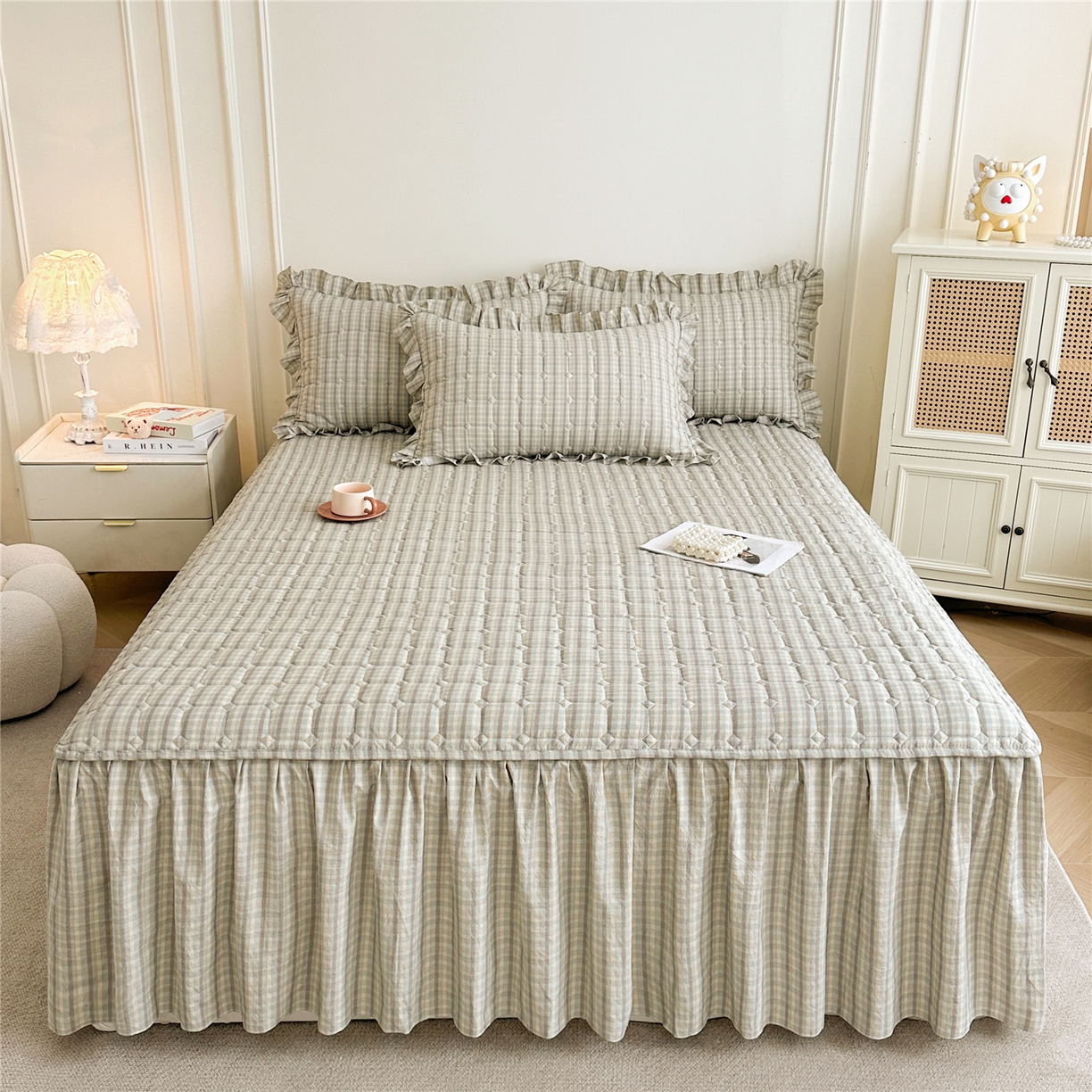 91家纺网 家纺一手货源 找家纺 十个点家纺 2025新款加厚磨毛木棉床裙三件套-格小格系列 格小格-绿