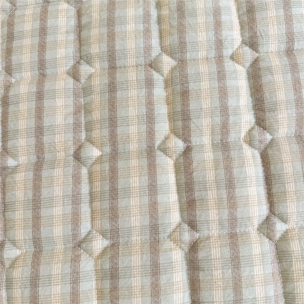 91家纺网 家纺一手货源 找家纺 十个点家纺 2025新款加厚磨毛木棉床裙三件套-格小格系列 格小格-绿