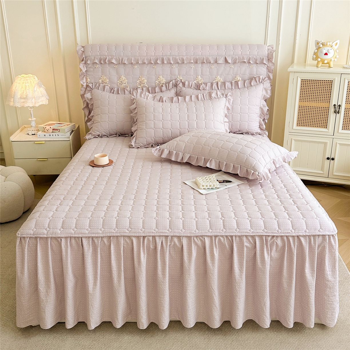 91家纺网 家纺一手货源 找家纺 十个点家纺 2025新款加厚磨毛木棉床裙三件套-格小格系列 格小格-玉