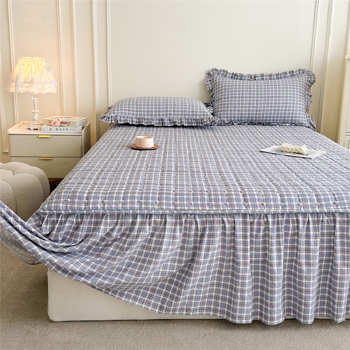91家纺网 家纺一手货源 找家纺 十个点家纺 2025新款加厚磨毛木棉床裙三件套-格小格系列 格小格-兰