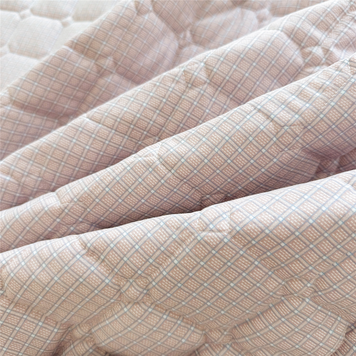 91家纺网 家纺一手货源 找家纺 十个点家纺 2025新款加厚磨毛木棉床裙三件套-格小格系列 格小格-玉