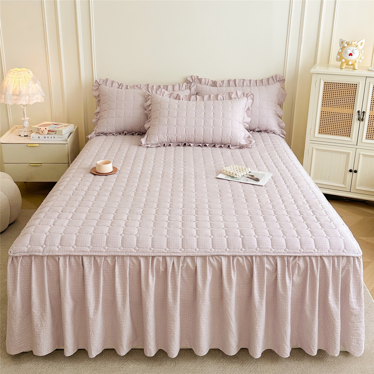 91家纺网 家纺一手货源 找家纺 十个点家纺 2025新款加厚磨毛木棉床裙三件套-格小格系列 格小格-玉