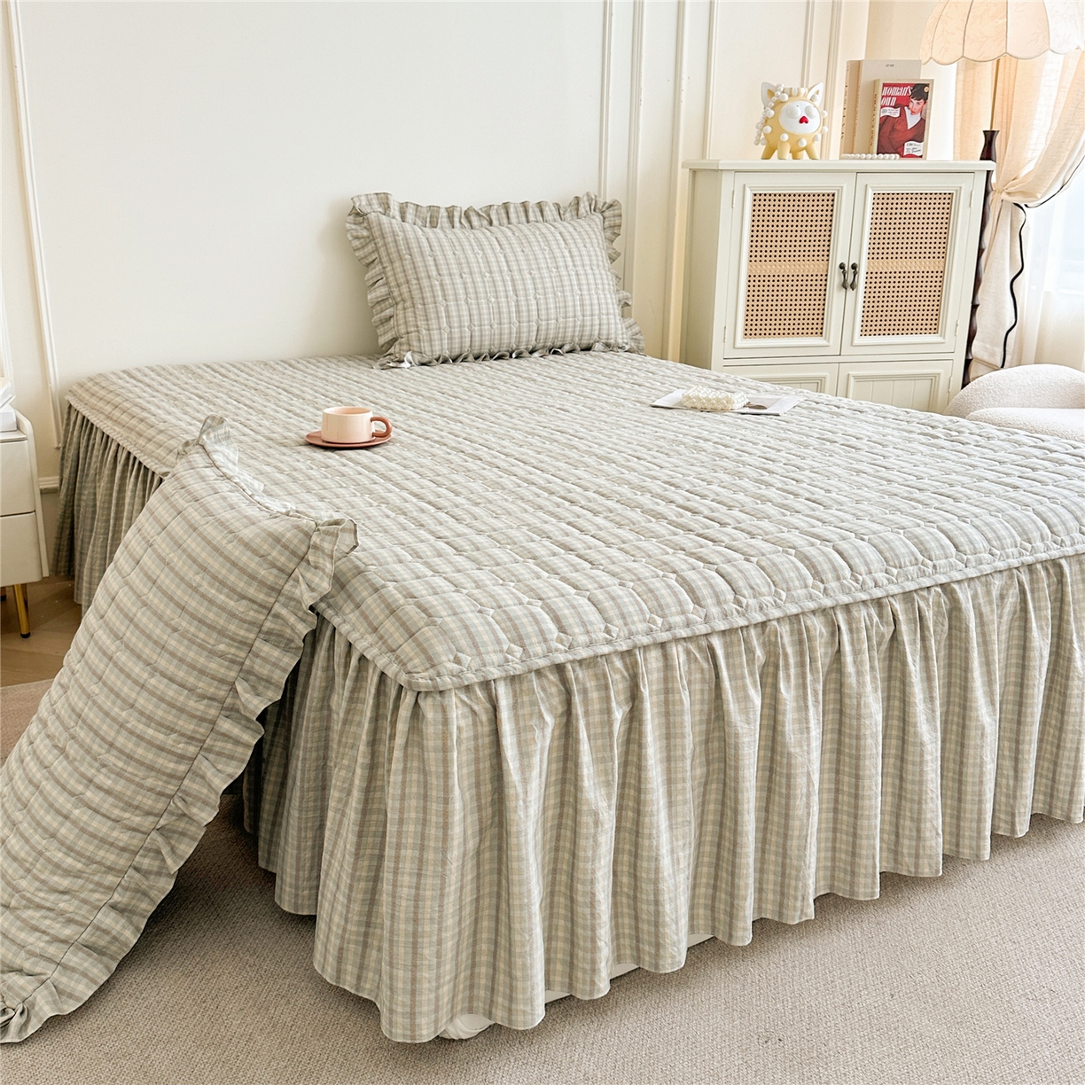 91家纺网 家纺一手货源 找家纺 十个点家纺 2025新款加厚磨毛木棉床裙三件套-格小格系列 格小格-绿