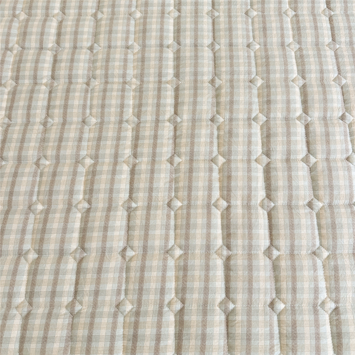 91家纺网 家纺一手货源 找家纺 十个点家纺 2025新款加厚磨毛木棉床裙三件套-格小格系列 格小格-绿