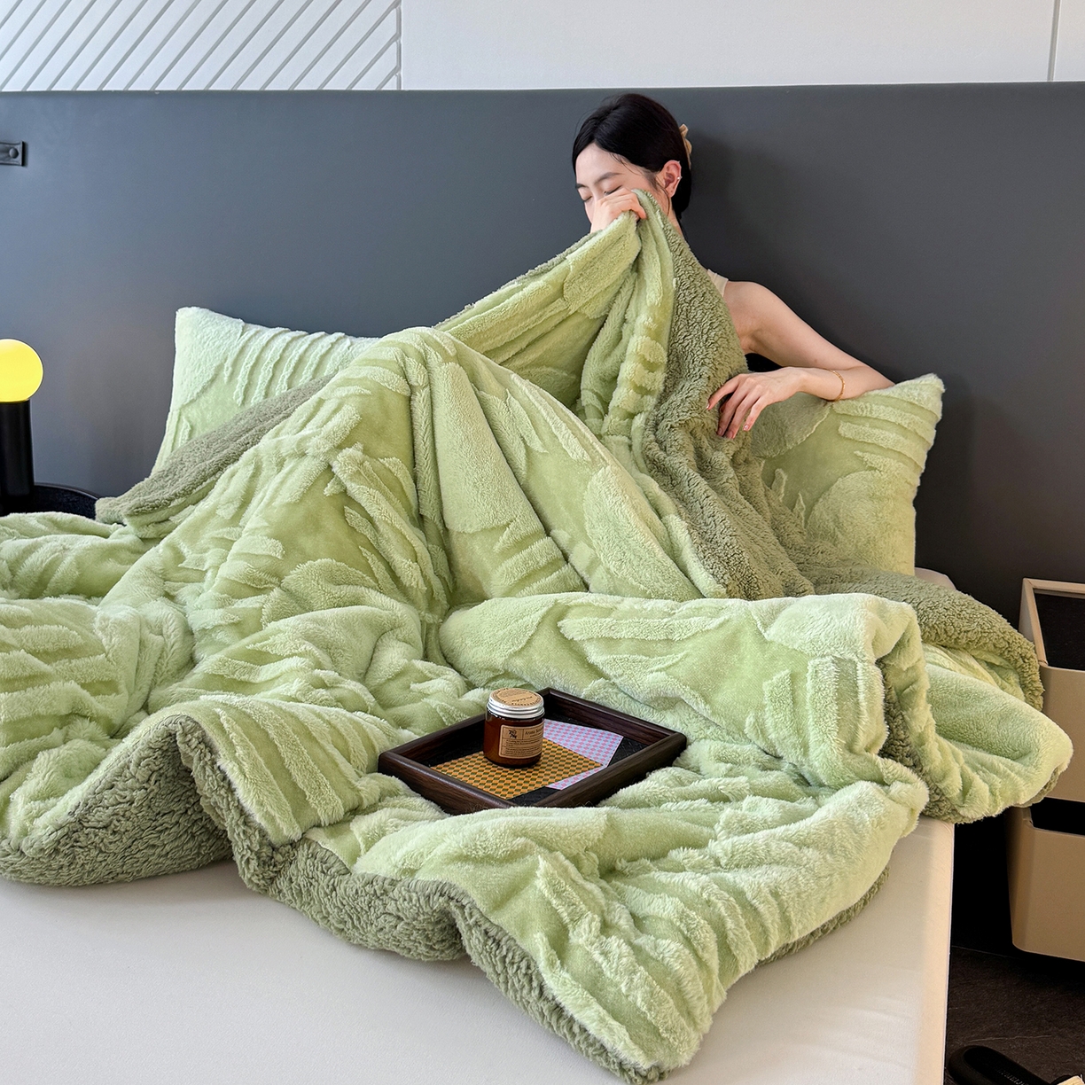 91家纺网 家纺一手货源 找家纺 枋梢家纺 2025新款亮丝兔毛绒兔毛提花北欧几何羊羔绒 双层加厚保暖盖毯 居家午睡保暖毯 几何-绿色