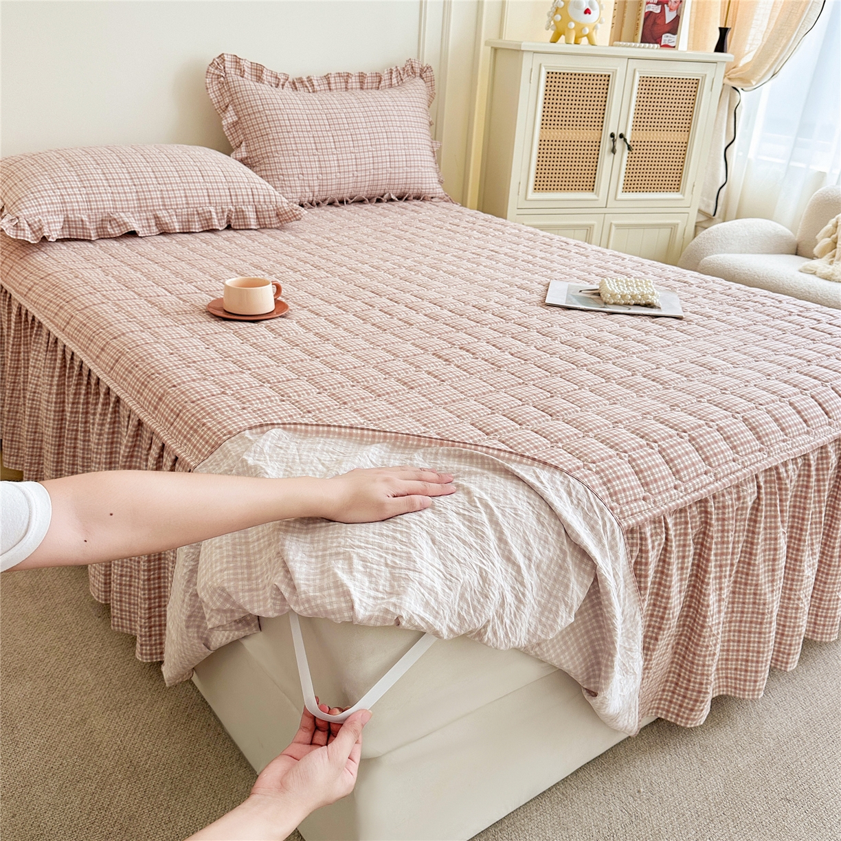 91家纺网 家纺一手货源 找家纺 （总）十个点家纺 2025新款加厚磨毛木棉床裙三件套-格小格系列