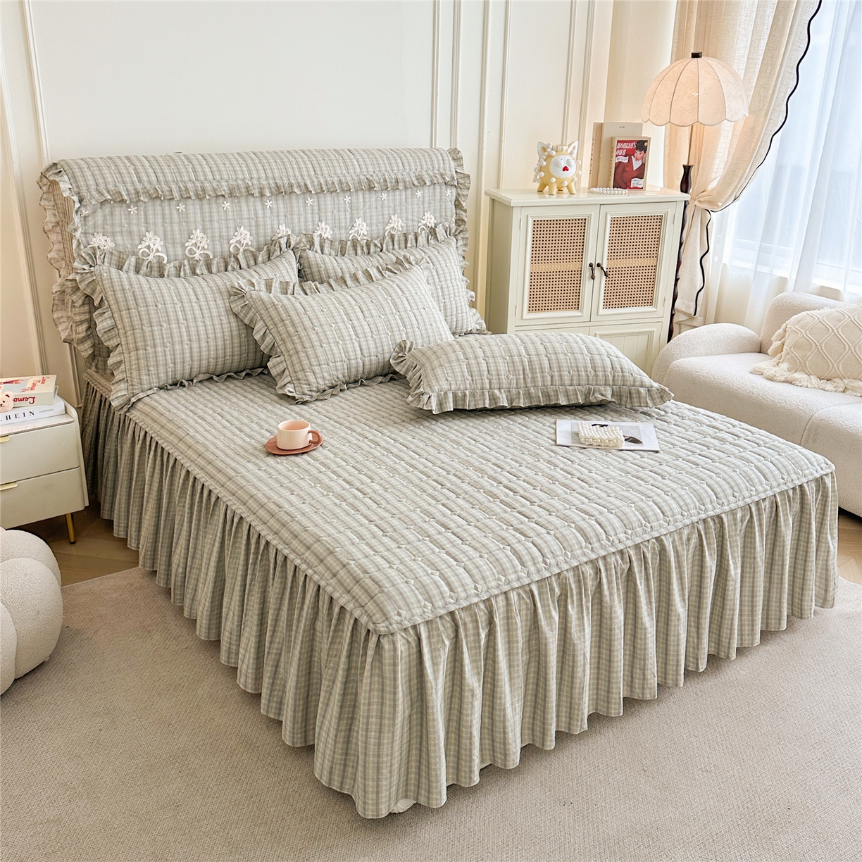 91家纺网 家纺一手货源 找家纺 十个点家纺 2025新款加厚磨毛木棉床裙三件套-格小格系列 格小格-绿