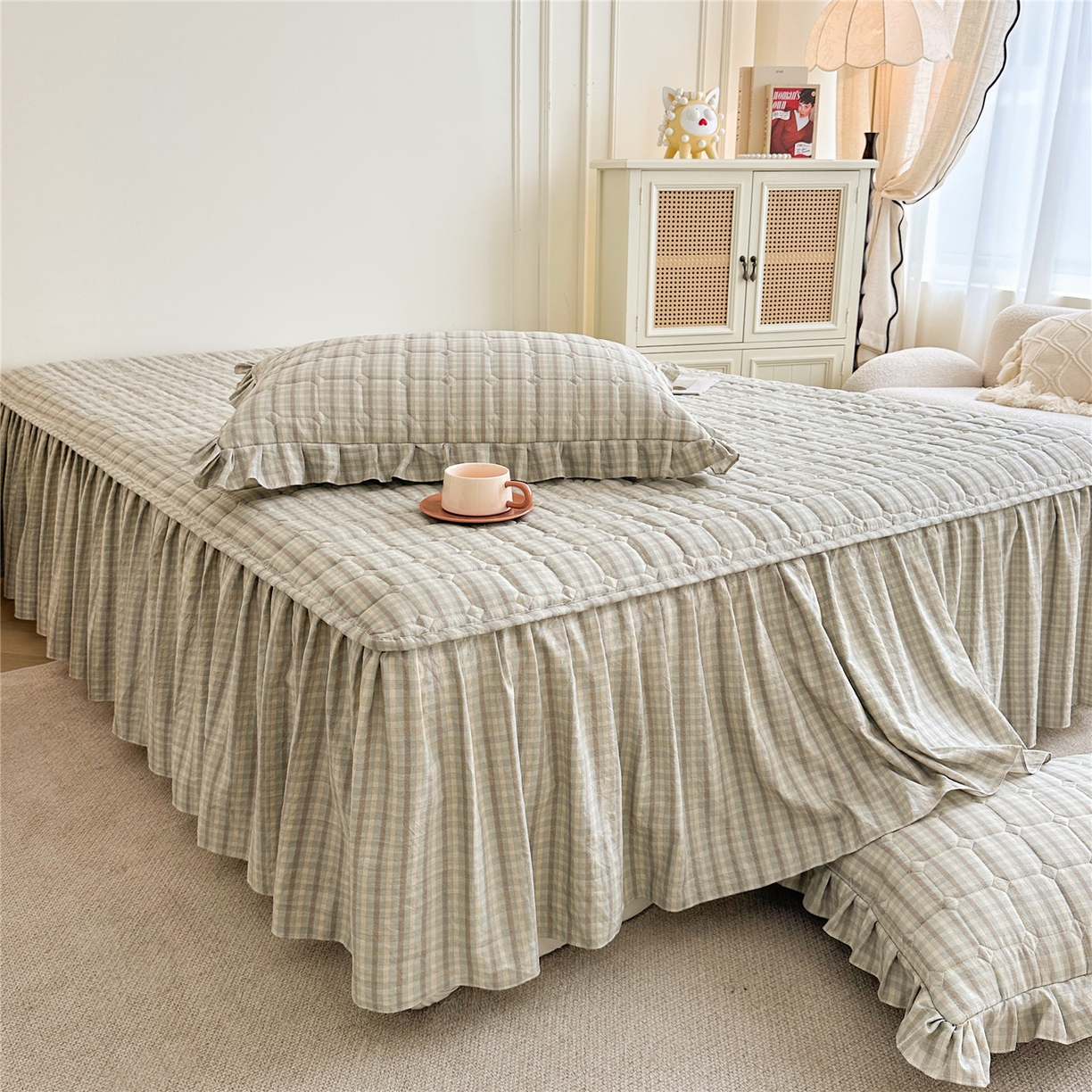 91家纺网 家纺一手货源 找家纺 十个点家纺 2025新款加厚磨毛木棉床裙三件套-格小格系列 格小格-绿