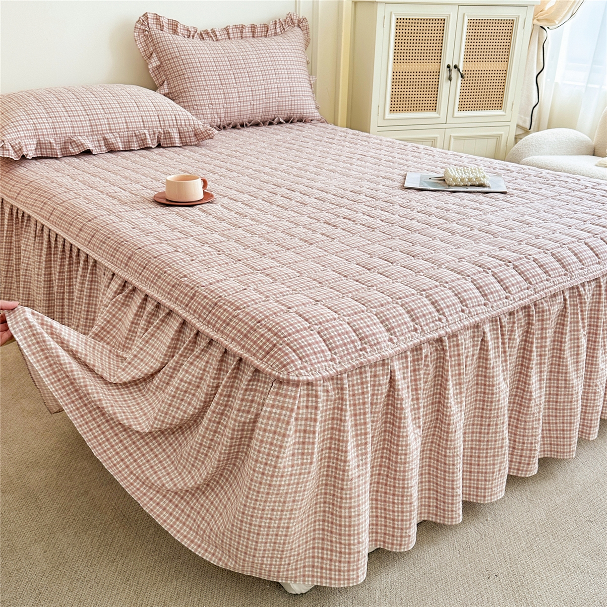 91家纺网 家纺一手货源 找家纺 （总）十个点家纺 2025新款加厚磨毛木棉床裙三件套-格小格系列