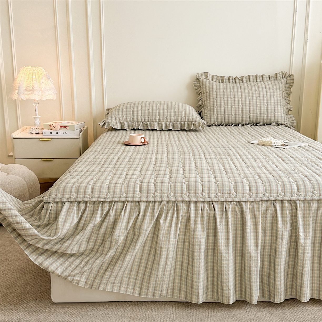 91家纺网 家纺一手货源 找家纺 十个点家纺 2025新款加厚磨毛木棉床裙三件套-格小格系列 格小格-绿