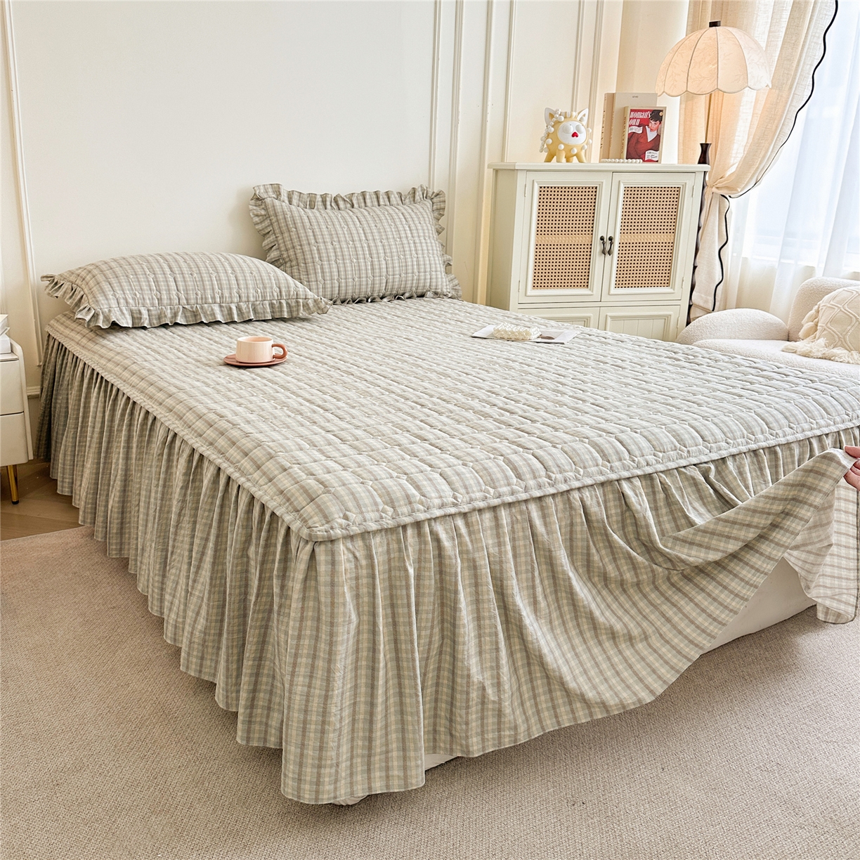 91家纺网 家纺一手货源 找家纺 十个点家纺 2025新款加厚磨毛木棉床裙三件套-格小格系列 格小格-绿