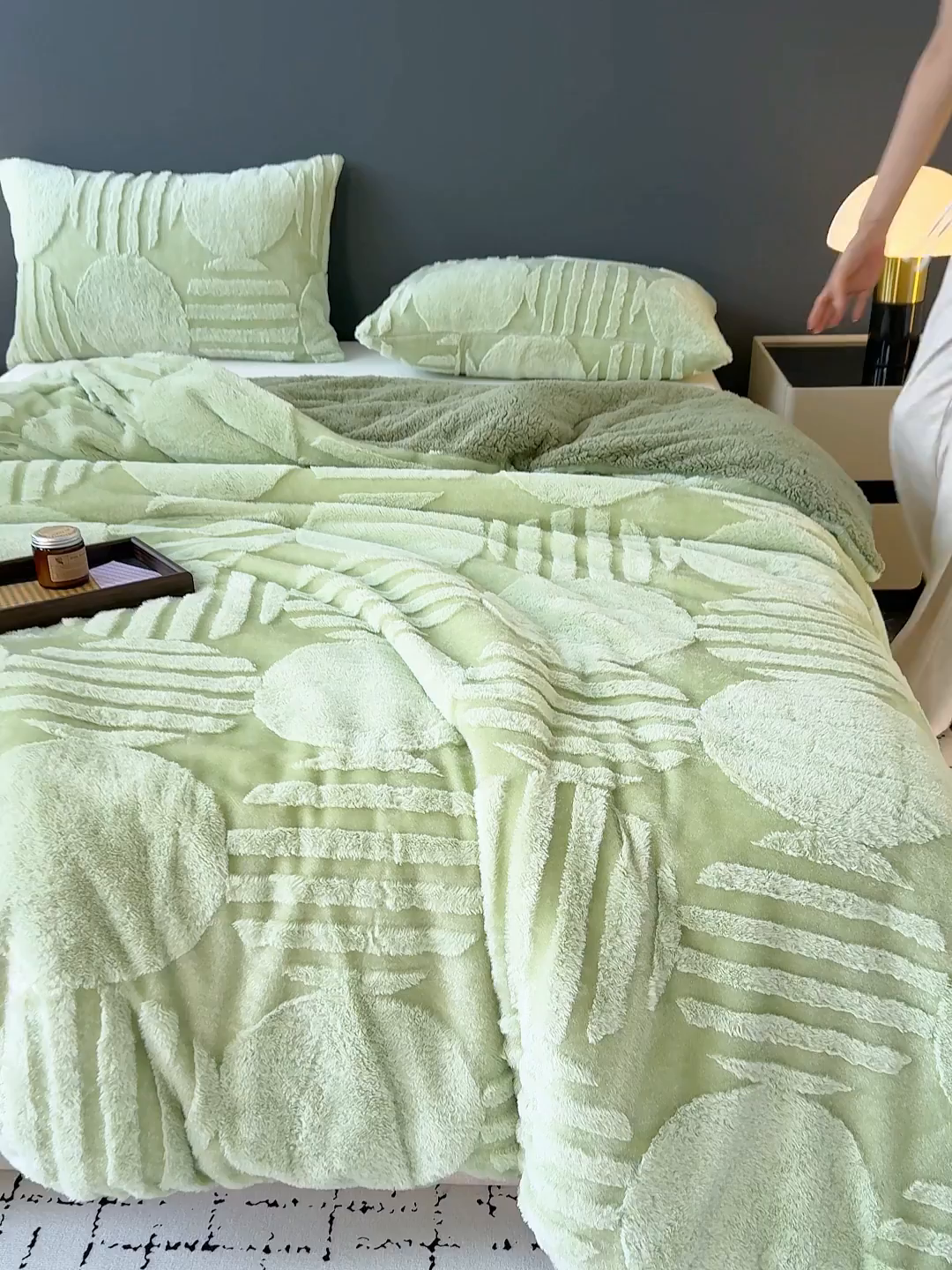 91家纺网 家纺一手货源 找家纺 枋梢家纺 2025新款亮丝兔毛绒兔毛提花北欧几何羊羔绒 双层加厚保暖盖毯 居家午睡保暖毯 几何-绿色