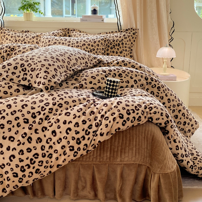 91家纺网 家纺一手货源 找家纺 （总）富之航家纺 2025秋冬新款牛奶绒印花床盖四件套