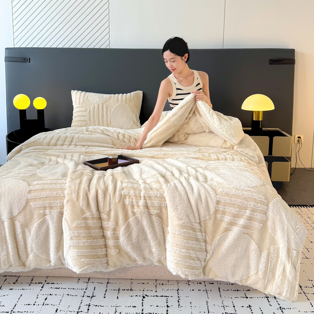 91家纺网 家纺一手货源 找家纺 枋梢家纺 2025新款亮丝兔毛绒兔毛提花北欧几何羊羔绒 双层加厚保暖盖毯 居家午睡保暖毯 几何-米黄