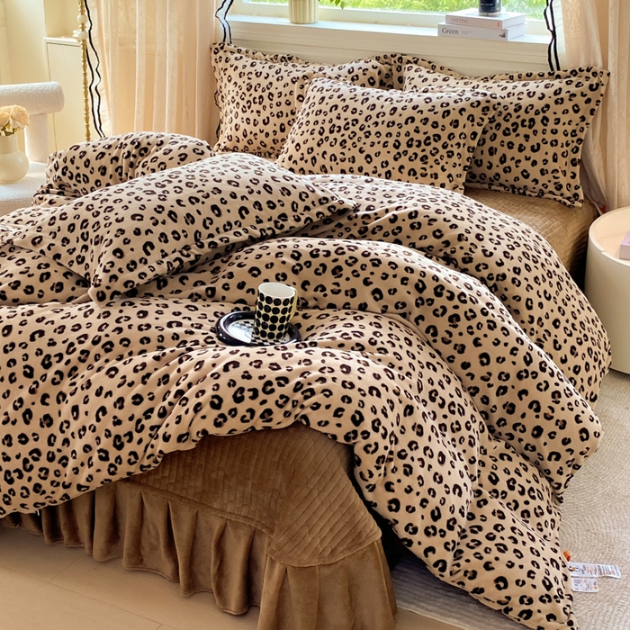 91家纺网 家纺一手货源 找家纺 （总）富之航家纺 2025秋冬新款牛奶绒印花床盖四件套