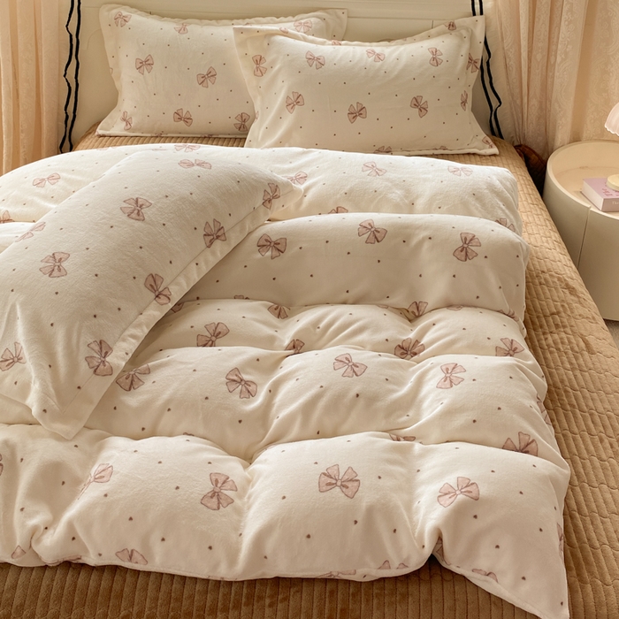 91家纺网 家纺一手货源 找家纺 富之航家纺 2025秋冬新款牛奶绒印花床盖四件套 甜心