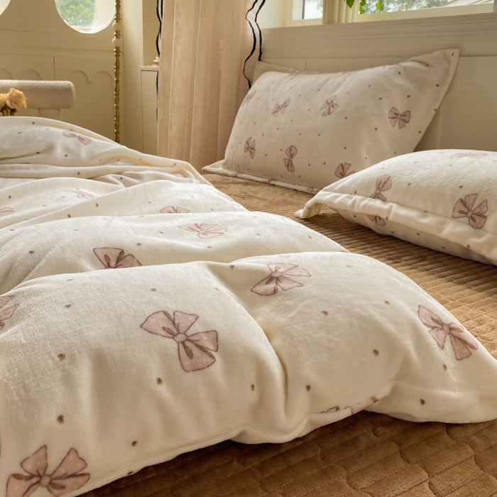 91家纺网 家纺一手货源 找家纺 富之航家纺 2025秋冬新款牛奶绒印花床盖四件套 甜心