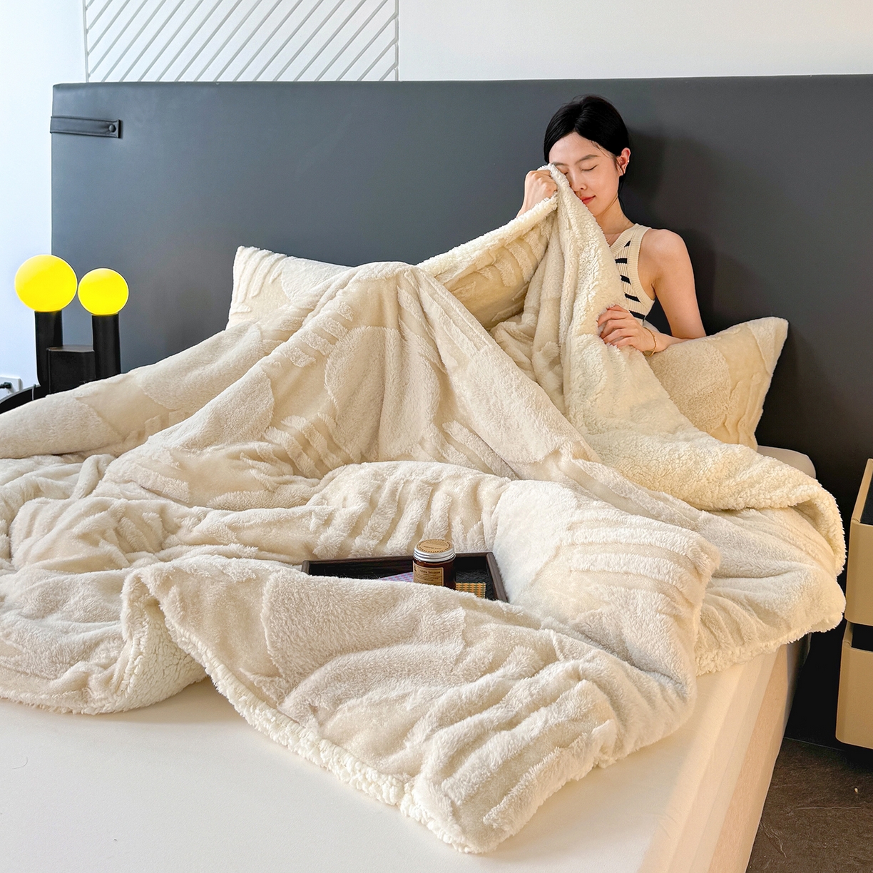 91家纺网 家纺一手货源 找家纺 枋梢家纺 2025新款亮丝兔毛绒兔毛提花北欧几何羊羔绒 双层加厚保暖盖毯 居家午睡保暖毯 几何-米黄