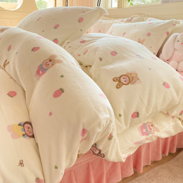 91家纺网 家纺一手货源 找家纺 富之航家纺 2025秋冬新款牛奶绒印花床盖四件套 织梦空间