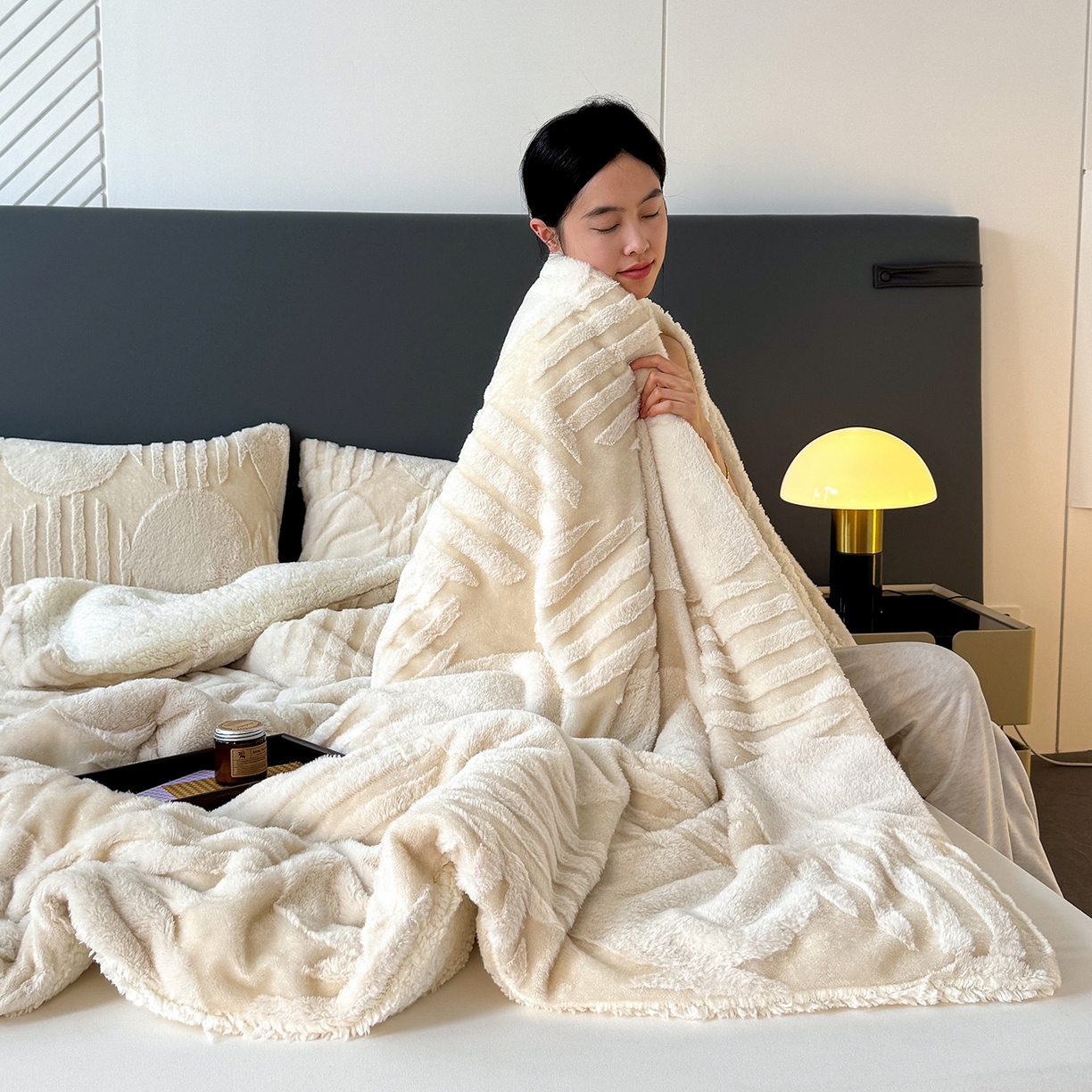 91家纺网 家纺一手货源 找家纺 枋梢家纺 2025新款亮丝兔毛绒兔毛提花北欧几何羊羔绒 双层加厚保暖盖毯 居家午睡保暖毯 几何-米黄