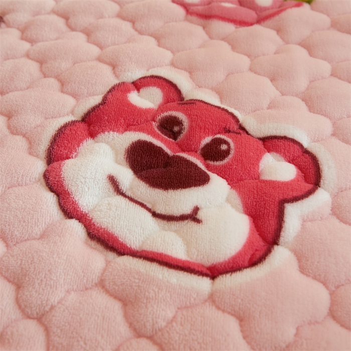 91家纺网 家纺一手货源 找家纺 喜居 2025新款高克重印花牛奶绒夹棉床褥床垫子褥子床护垫 草莓熊