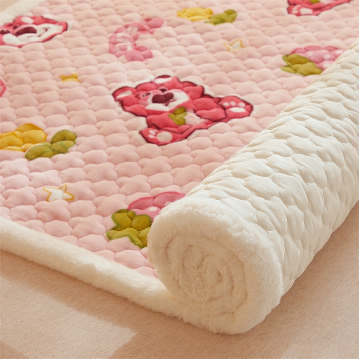 91家纺网 家纺一手货源 找家纺 喜居 2025新款高克重印花牛奶绒夹棉床褥床垫子褥子床护垫 草莓熊