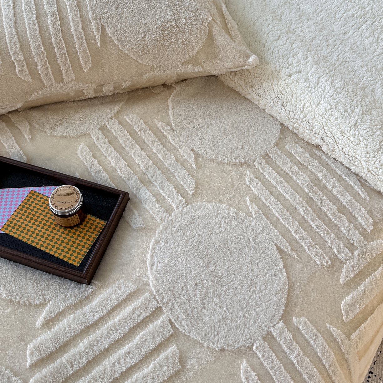 91家纺网 家纺一手货源 找家纺 枋梢家纺 2025新款亮丝兔毛绒兔毛提花北欧几何羊羔绒 双层加厚保暖盖毯 居家午睡保暖毯 几何-米黄