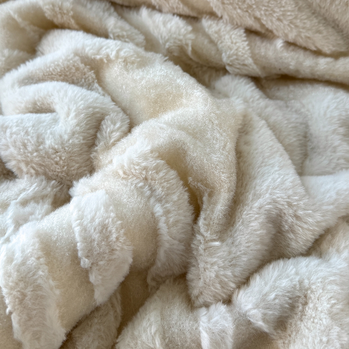 91家纺网 家纺一手货源 找家纺 枋梢家纺 2025新款亮丝兔毛绒兔毛提花北欧几何羊羔绒 双层加厚保暖盖毯 居家午睡保暖毯 几何-米黄