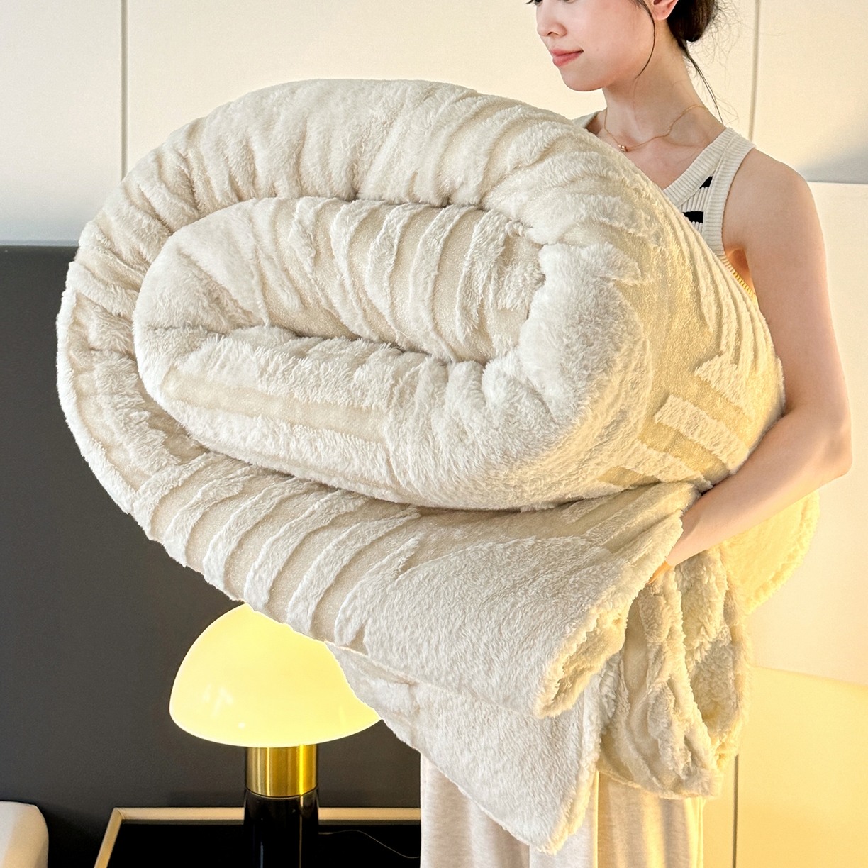 91家纺网 家纺一手货源 找家纺 枋梢家纺 2025新款亮丝兔毛绒兔毛提花北欧几何羊羔绒 双层加厚保暖盖毯 居家午睡保暖毯 几何-米黄