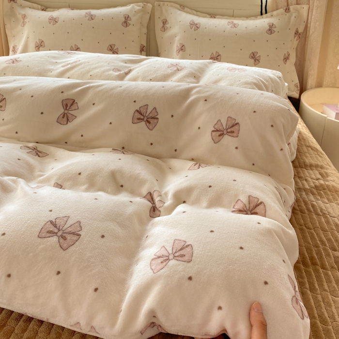 91家纺网 家纺一手货源 找家纺 富之航家纺 2025秋冬新款牛奶绒印花床盖四件套 甜心
