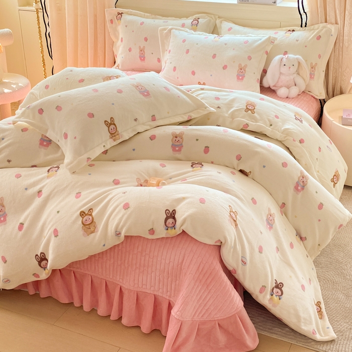 富之航家纺 2025秋冬新款牛奶绒印花床盖四件套 织梦空间