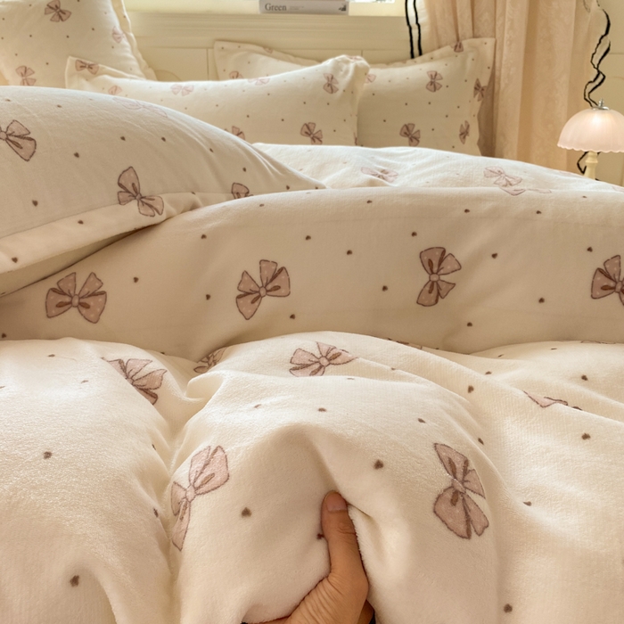 91家纺网 家纺一手货源 找家纺 富之航家纺 2025秋冬新款牛奶绒印花床盖四件套 甜心