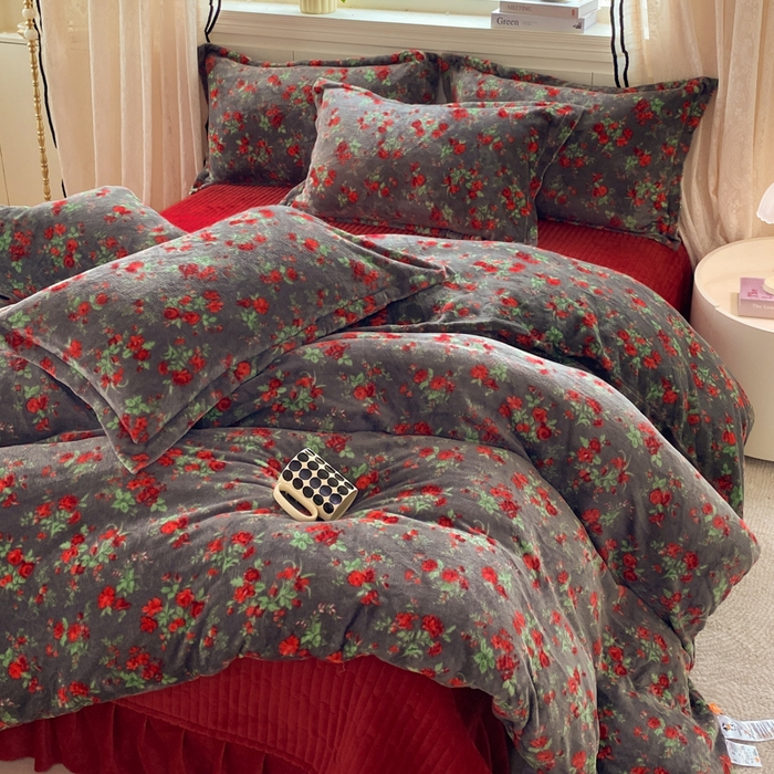 91家纺网 家纺一手货源 找家纺 富之航家纺 2025秋冬新款牛奶绒印花床盖四件套 花妖