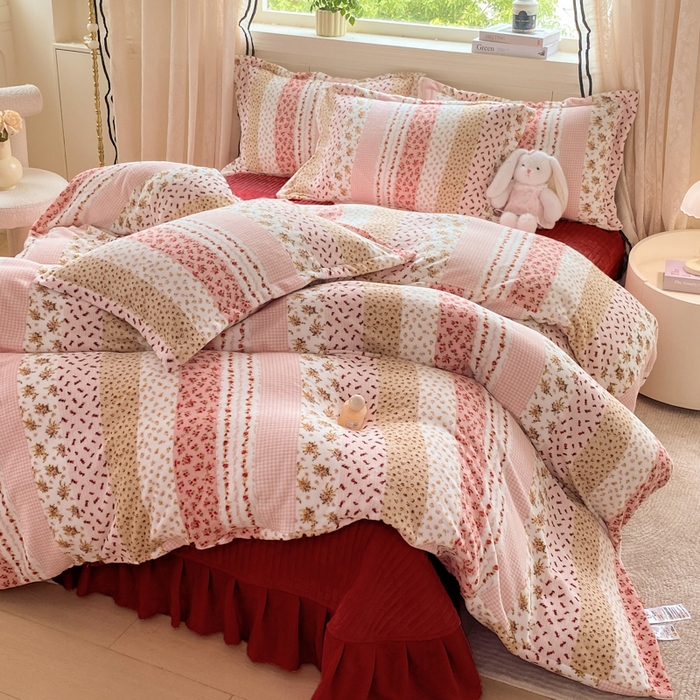 富之航家纺 2025秋冬新款牛奶绒印花床盖四件套 花栖礼