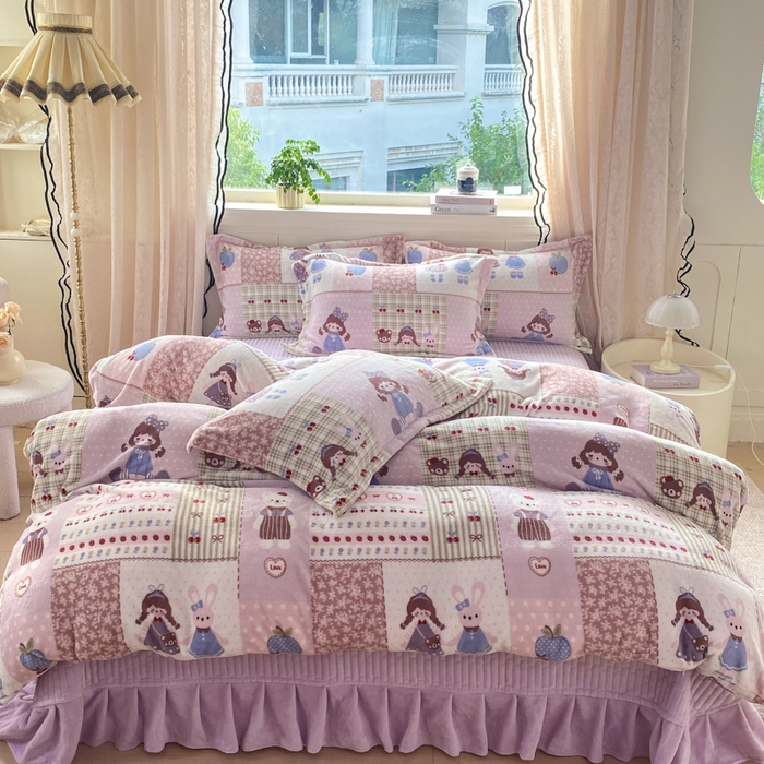 91家纺网 家纺一手货源 找家纺 富之航家纺 2025秋冬新款牛奶绒印花床盖四件套 快乐小女孩