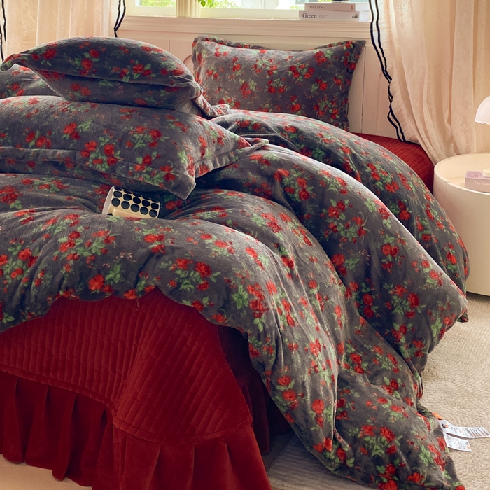 91家纺网 家纺一手货源 找家纺 富之航家纺 2025秋冬新款牛奶绒印花床盖四件套 花妖